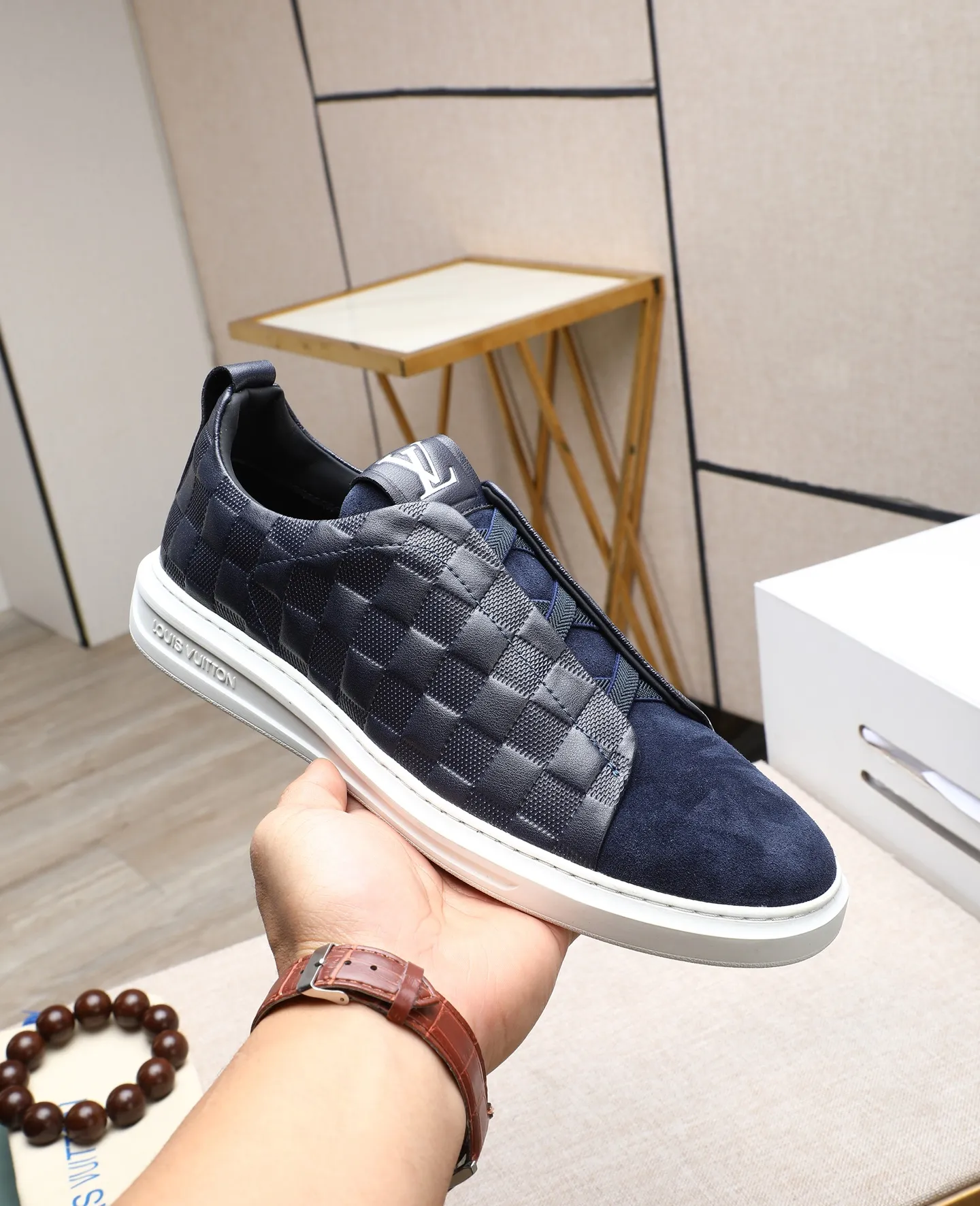 Men's shoes 💰460 【LOUIS VUITTON】Louis Vuitton 2 new products 👟Milan fashion show style 🇰🇾🇰🇾LV family logo, celebrity style, a must-have for fashionistas ⚠️Imported materials ➕Cow leather ➕Breathable leather lining ➕Special outsole 👞Number 38-44 (45 46 custom-made)